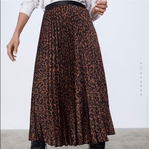 Zara Leopard Print Pleated Midi Skirt Size L